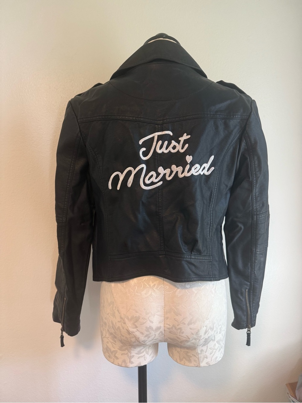 David’s Bridal Just Married Embroidered Faux Leather Jacket Size Medium Black
